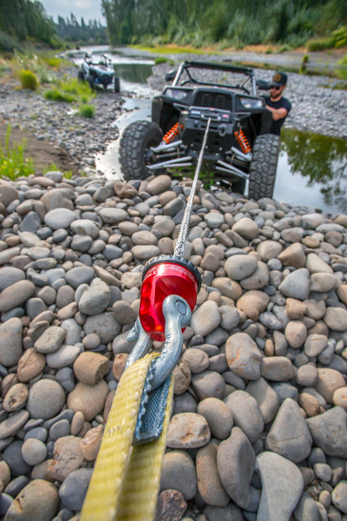 PROLINK XTV  WINCH SHACKLE MOUNT-- RED